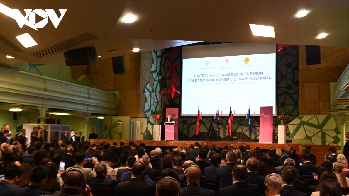 PM Chinh calls on Australian businesses to invest in new growth drivers in VN